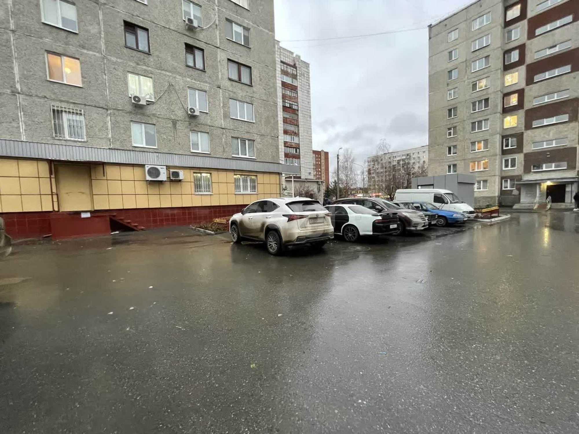 Сдать торговое помещение за 360 000 рублей на Пермякова 54
