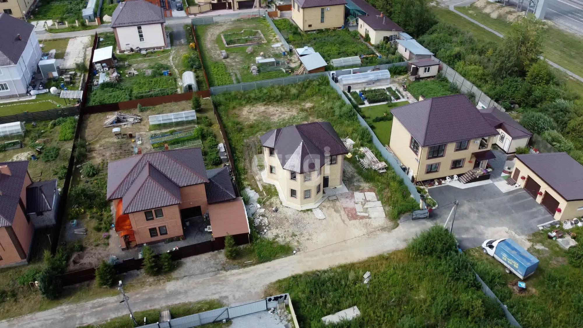 Купить дачу, дом, коттедж за 15 000 000 рублей на Лазурная, 4