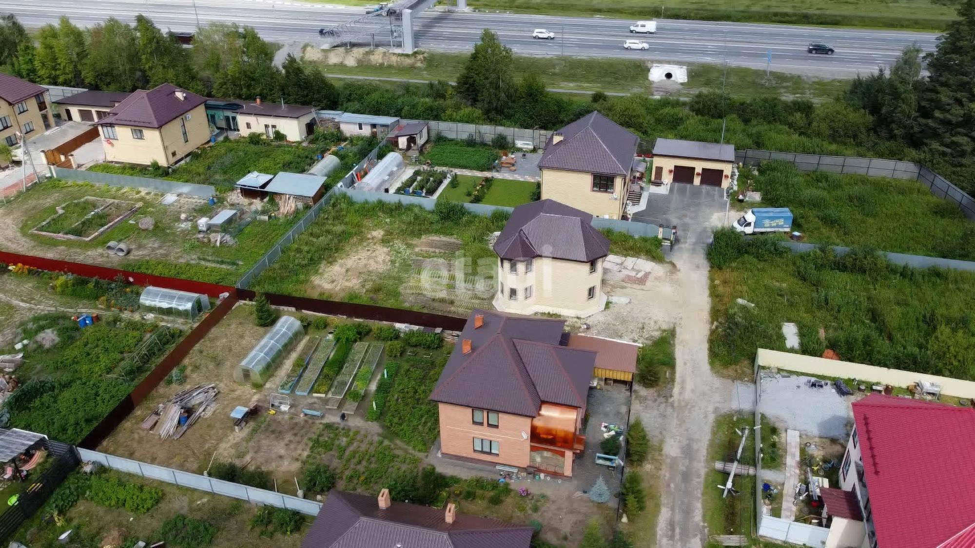 Купить дачу, дом, коттедж за 15 000 000 рублей на Лазурная, 4