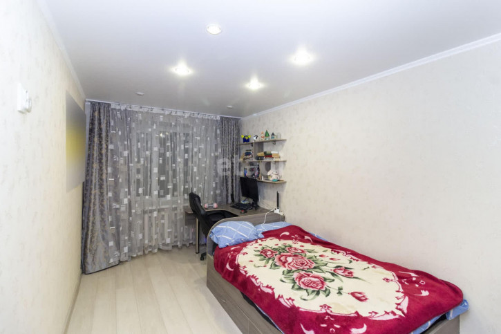 4-комн квартира Молодежная, 28