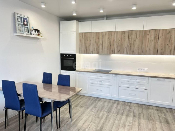 3-комн квартира Газовиков, 77