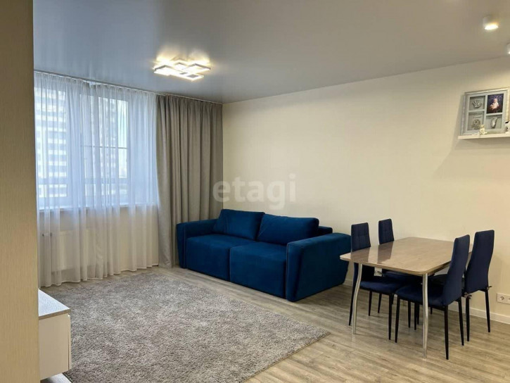 3-комн квартира Газовиков, 77