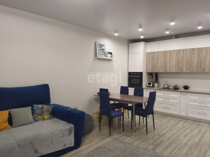3-комн квартира Газовиков, 77