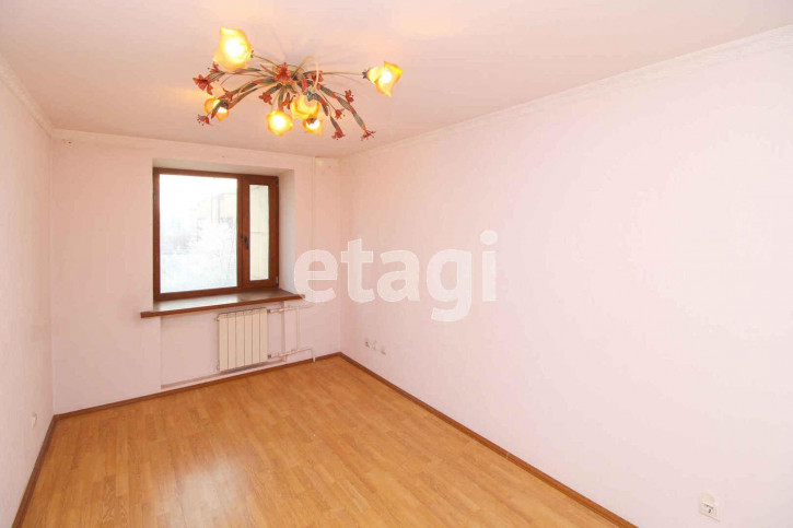 4-комн квартира Шиллера, 22