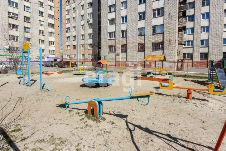 Комната Республики, 212