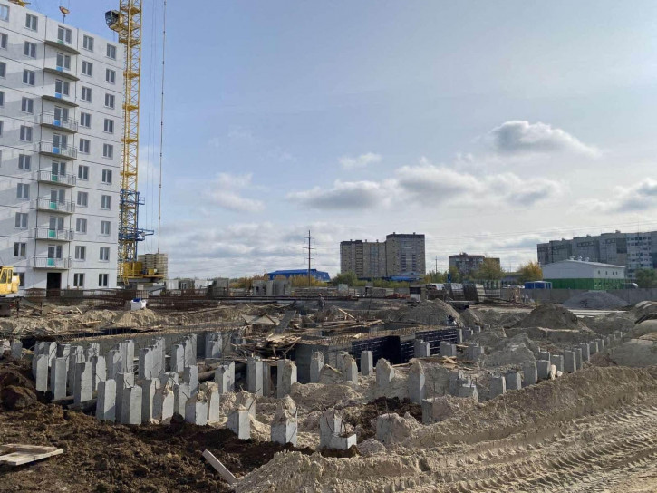 2-комн квартира в новом доме Героев космоса, 11