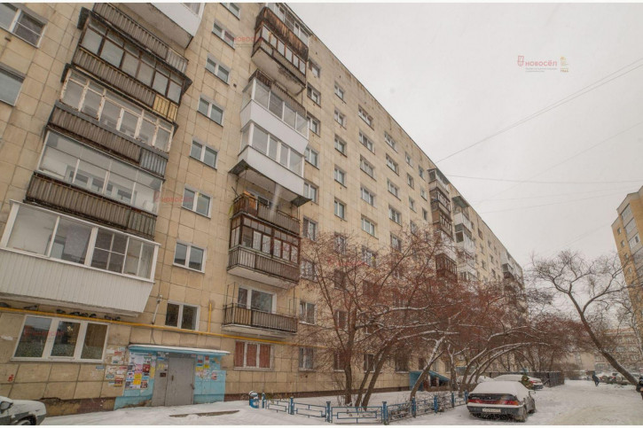 3-комн квартира Крауля 10
