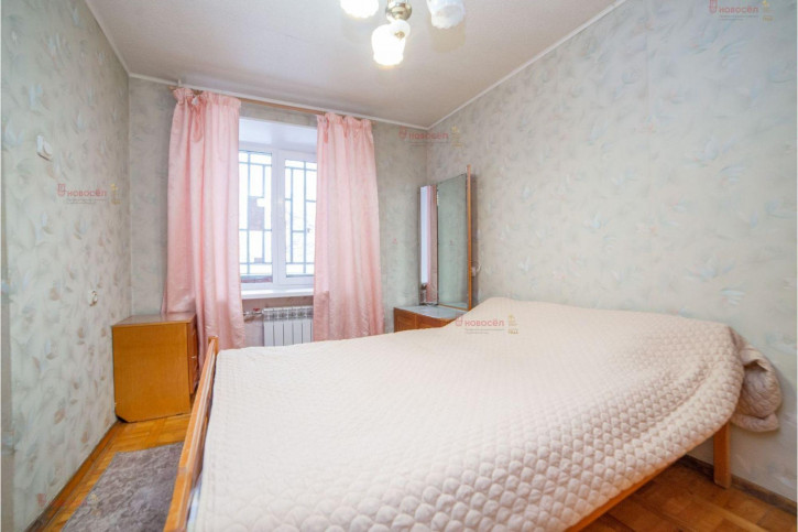 3-комн квартира Крауля 10
