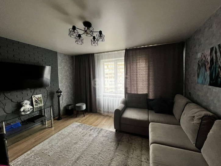 2-комн квартира Волховстроя, 90