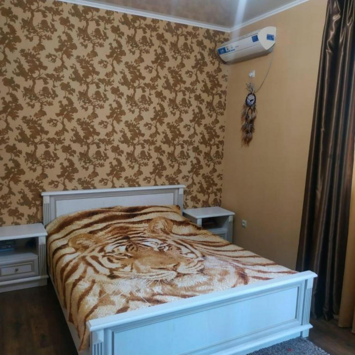 3-комн квартира 70-летия Октября ул, 1