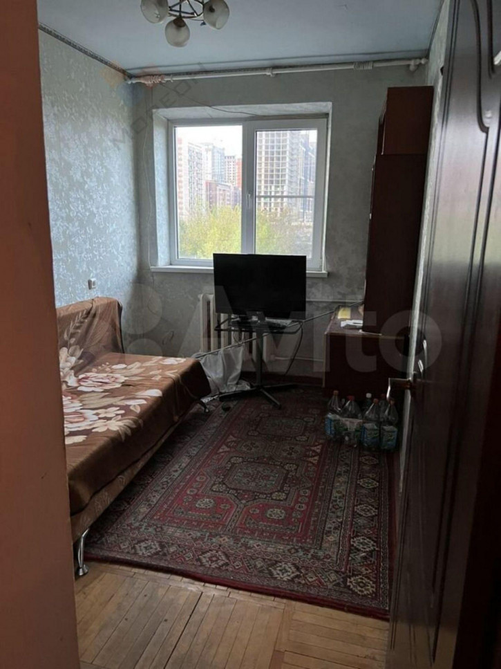4-комн квартира Светлая ул, 7