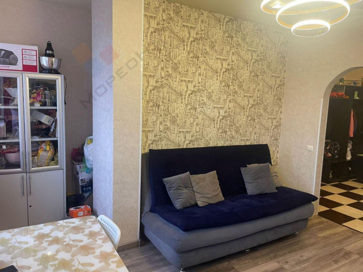 2-комн квартира Средняя ул, 81/4