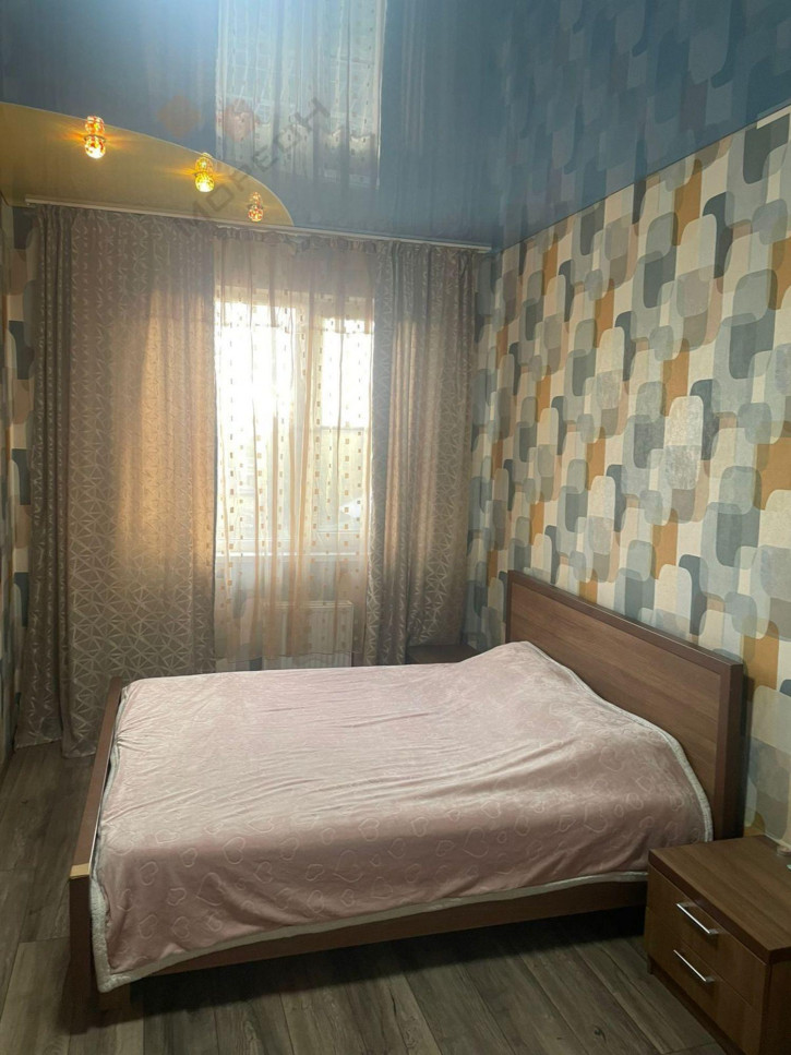 2-комн квартира Средняя ул, 81/4