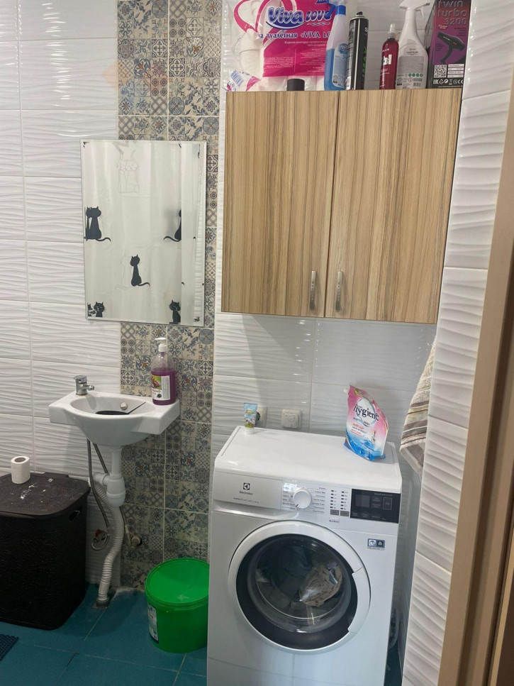2-комн квартира Средняя ул, 81/4