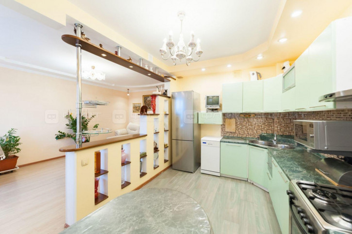 3-комн квартира ул. Патриса Лумумбы, дом 58