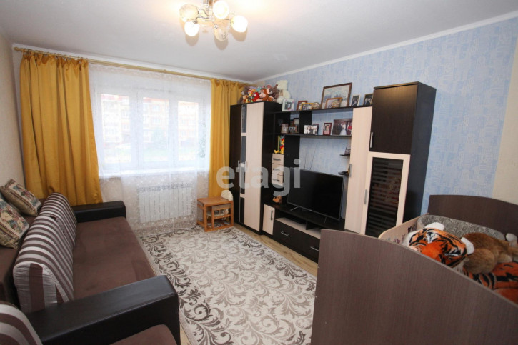 3-комн квартира Черногорская, 10