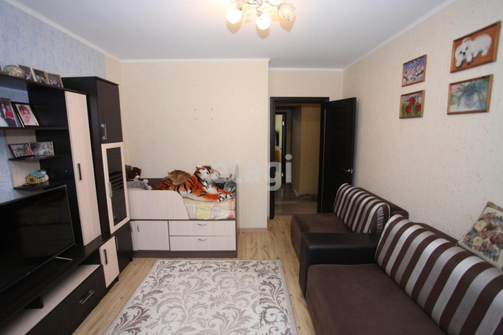 3-комн квартира Черногорская, 10
