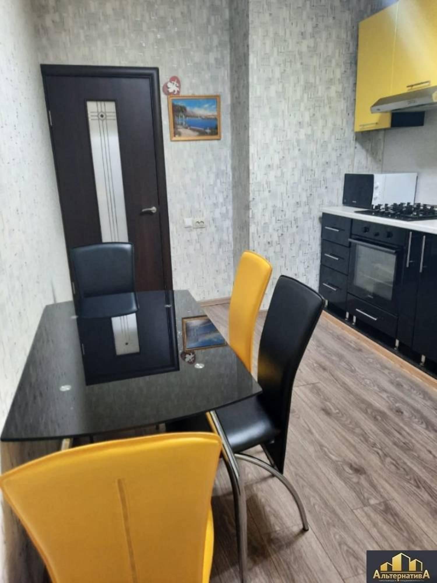 Купить квартиру за 6 600 000 рублей на Балахонова ул.