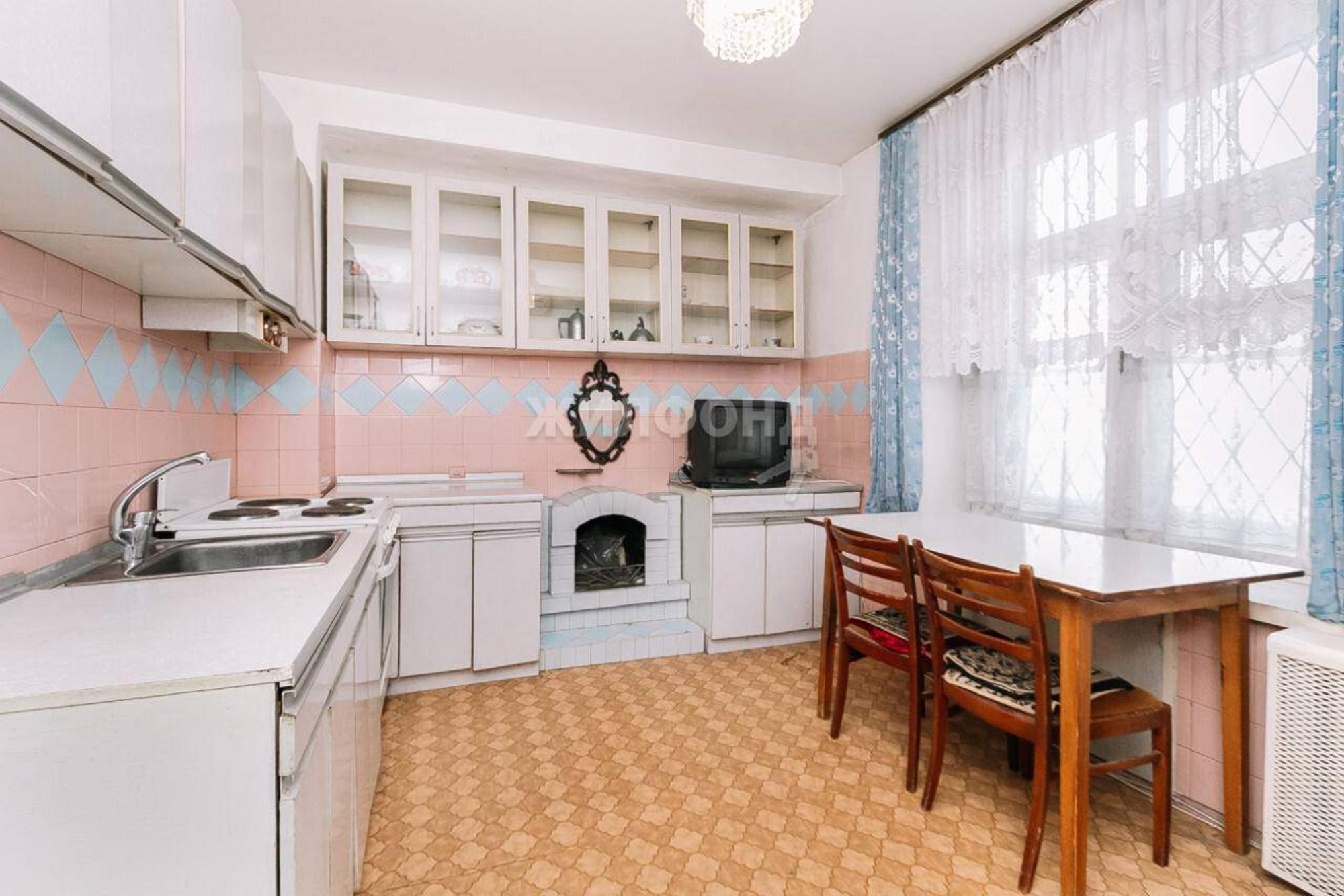 Купить квартиру за 8 300 000 рублей на Пархоменко улица, д.8