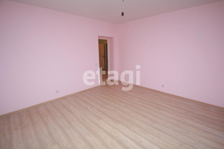 3-комн квартира Овражная, 10