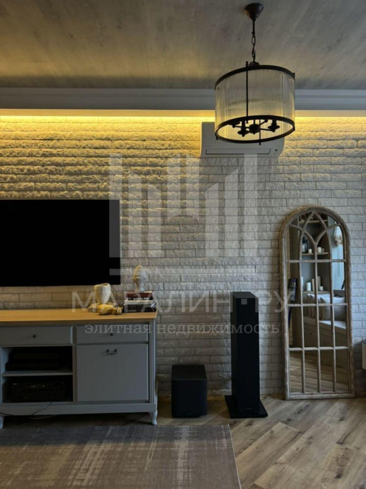 4-комн квартира Максима Горького, 257