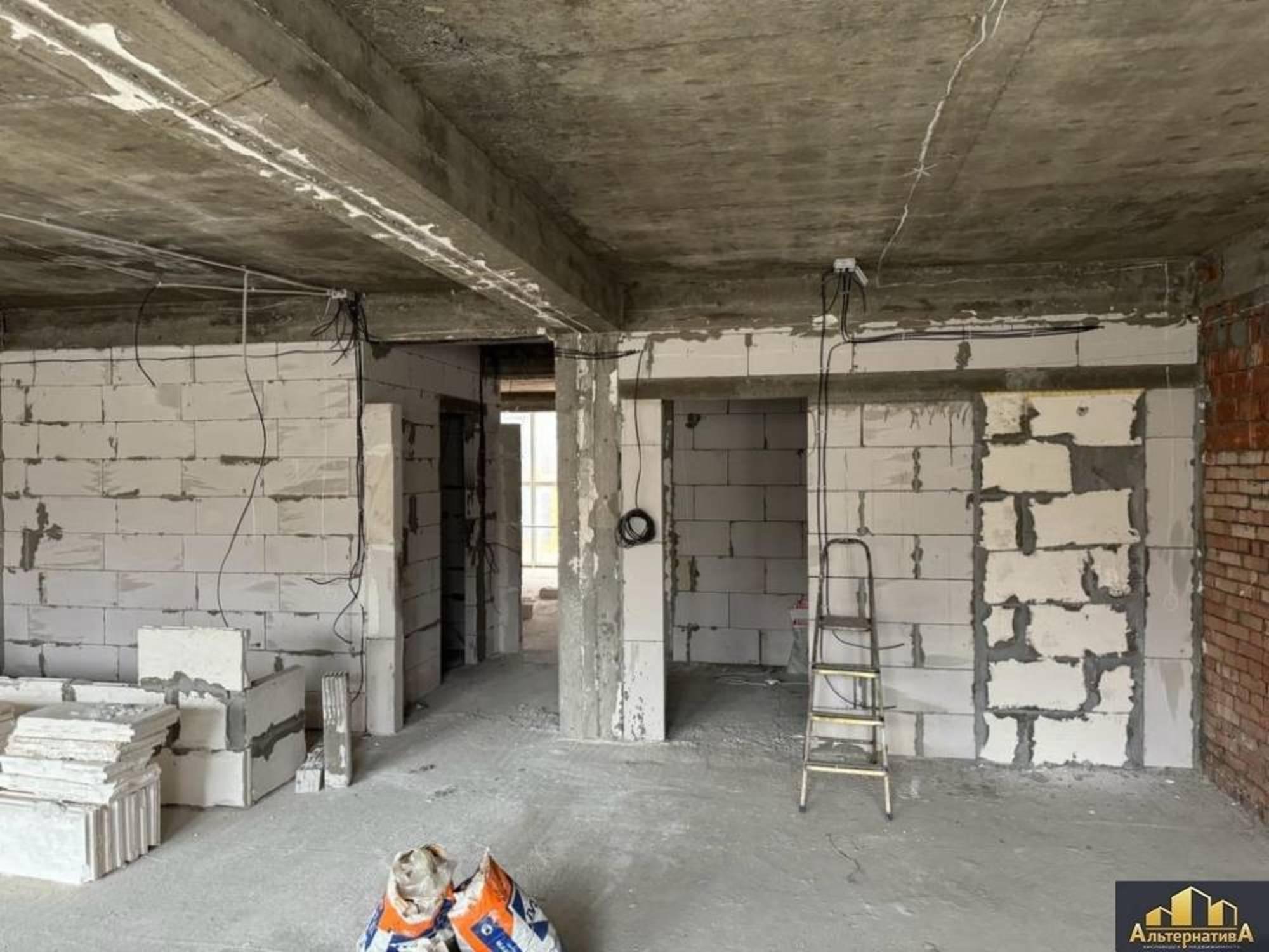 Купить квартиру за 15 500 000 рублей на Декабристов ул.