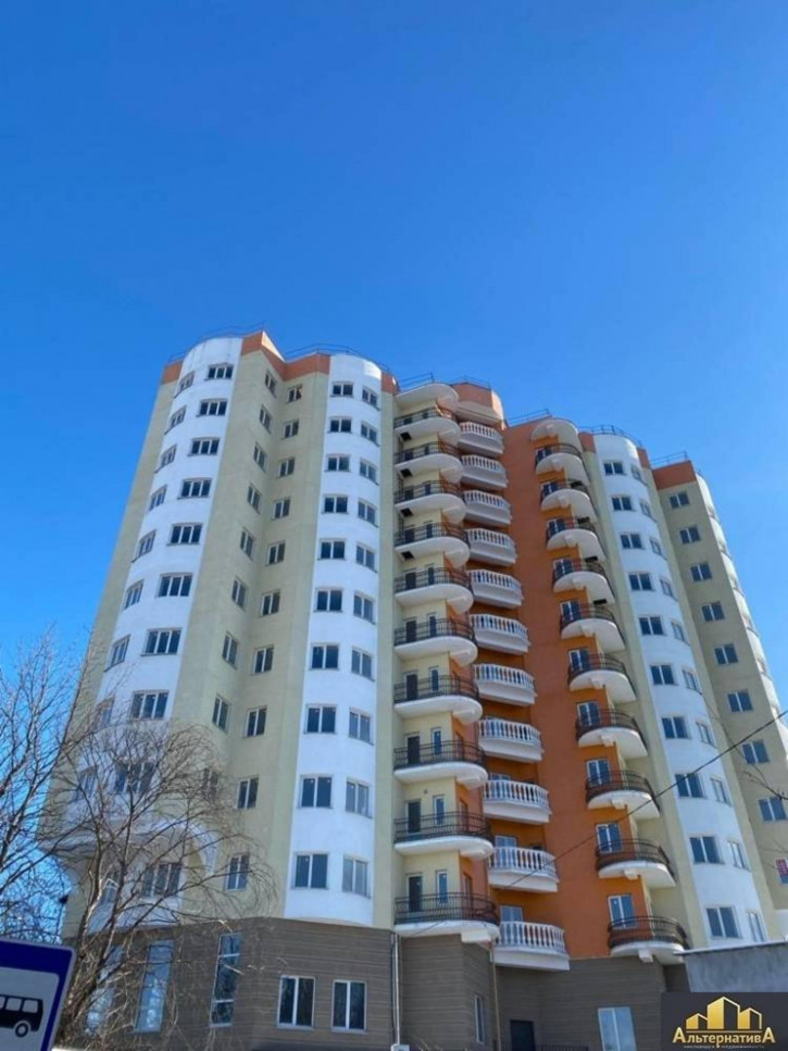 3-комн квартира 8 Марта ул.