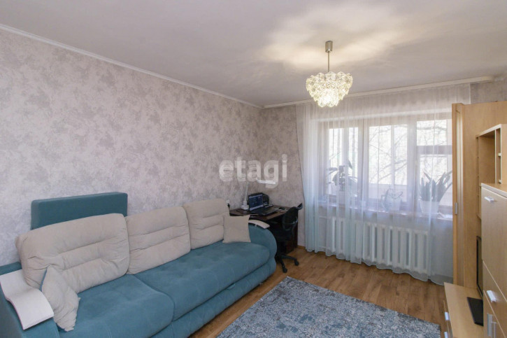 3-комн квартира Островского, 20