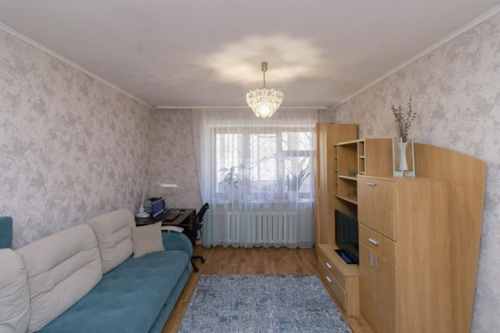 3-комн квартира Островского, 20