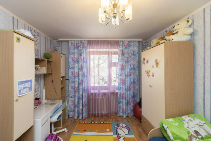 3-комн квартира Островского, 20
