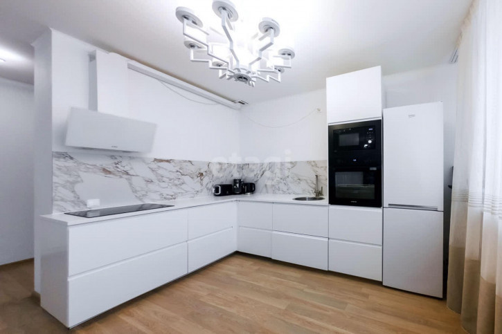 3-комн квартира Хохрякова, 63