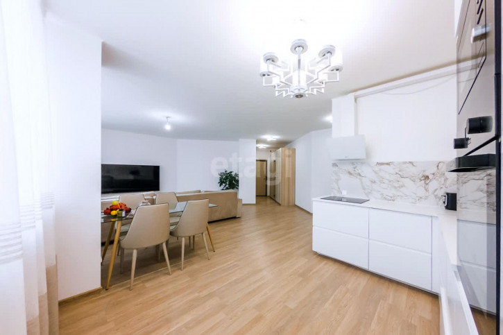 3-комн квартира Хохрякова, 63