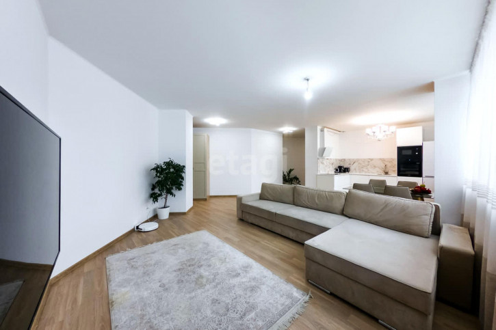 3-комн квартира Хохрякова, 63
