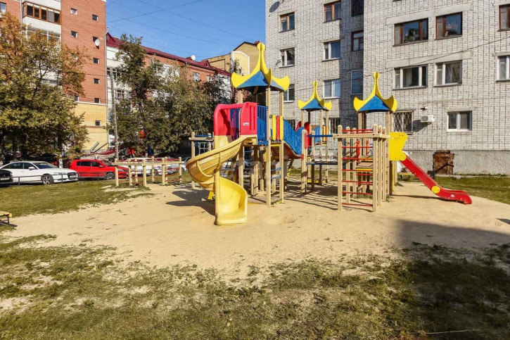 Комната Сургутская, 2