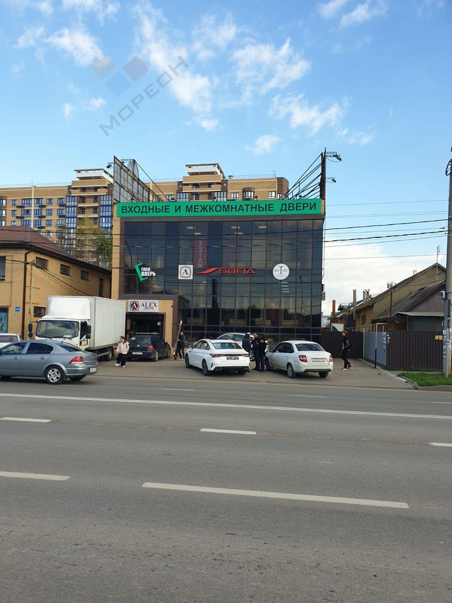 Сдать торговое помещение за 150 000 рублей на Российская ул, 394