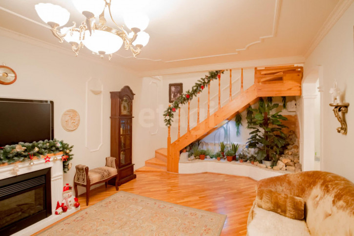 5-комн квартира улица Петина, 4