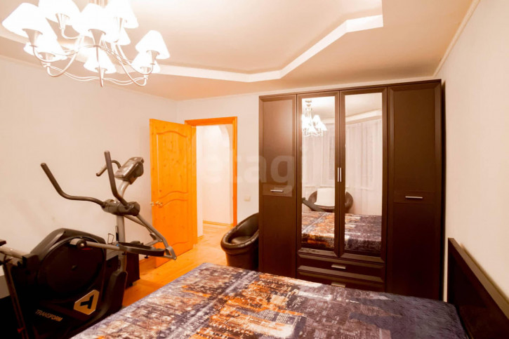 5-комн квартира улица Петина, 4