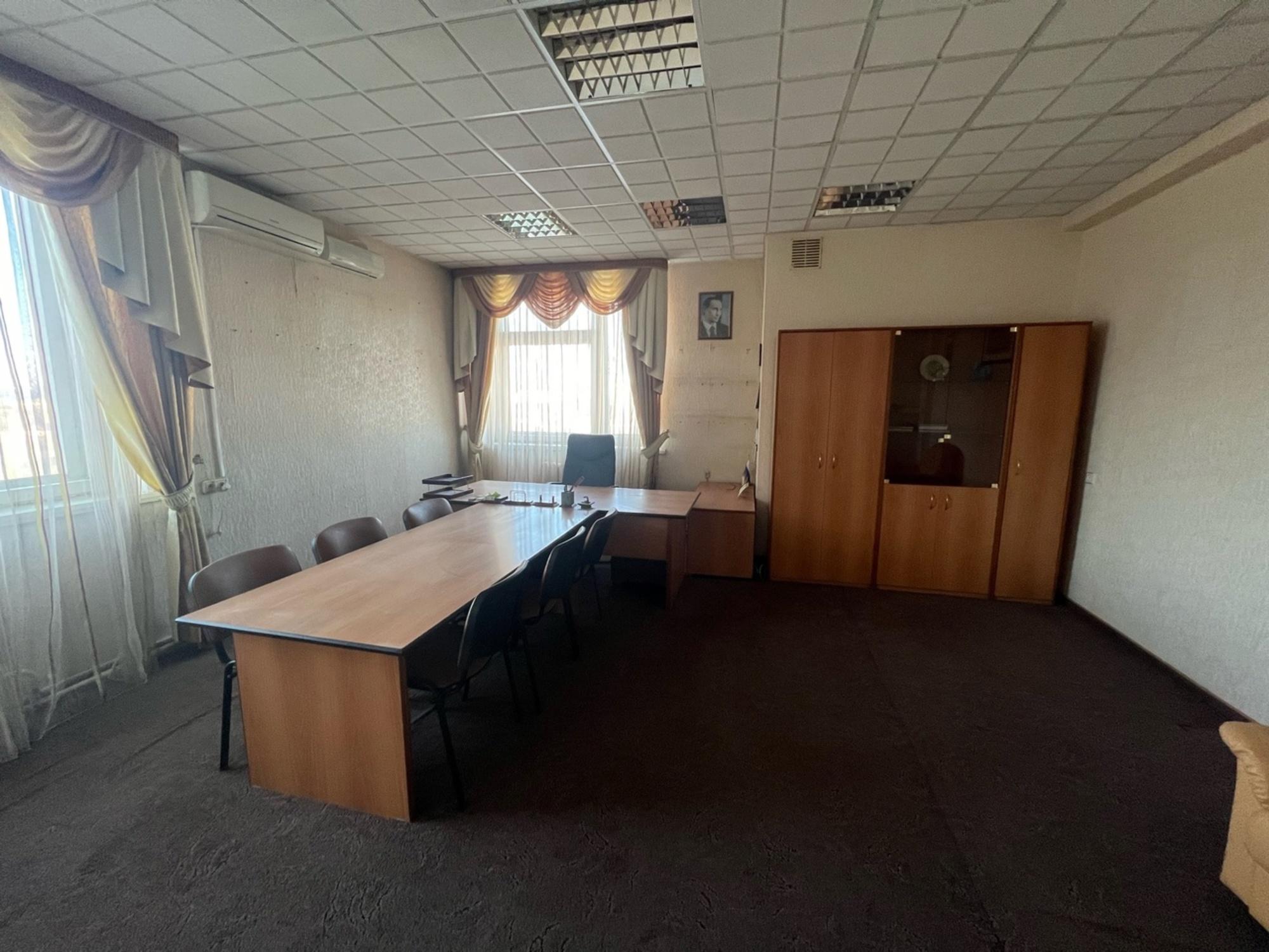 Сдать офис, помещение под офис за 42 300 рублей на г. Астрахань, Кировский р-н, ул. Победы, д. 53