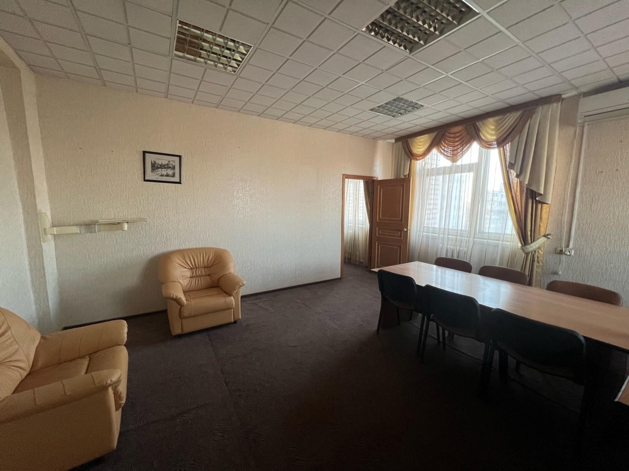 Сдать офис, помещение под офис за 42 300 рублей на г. Астрахань, Кировский р-н, ул. Победы, д. 53