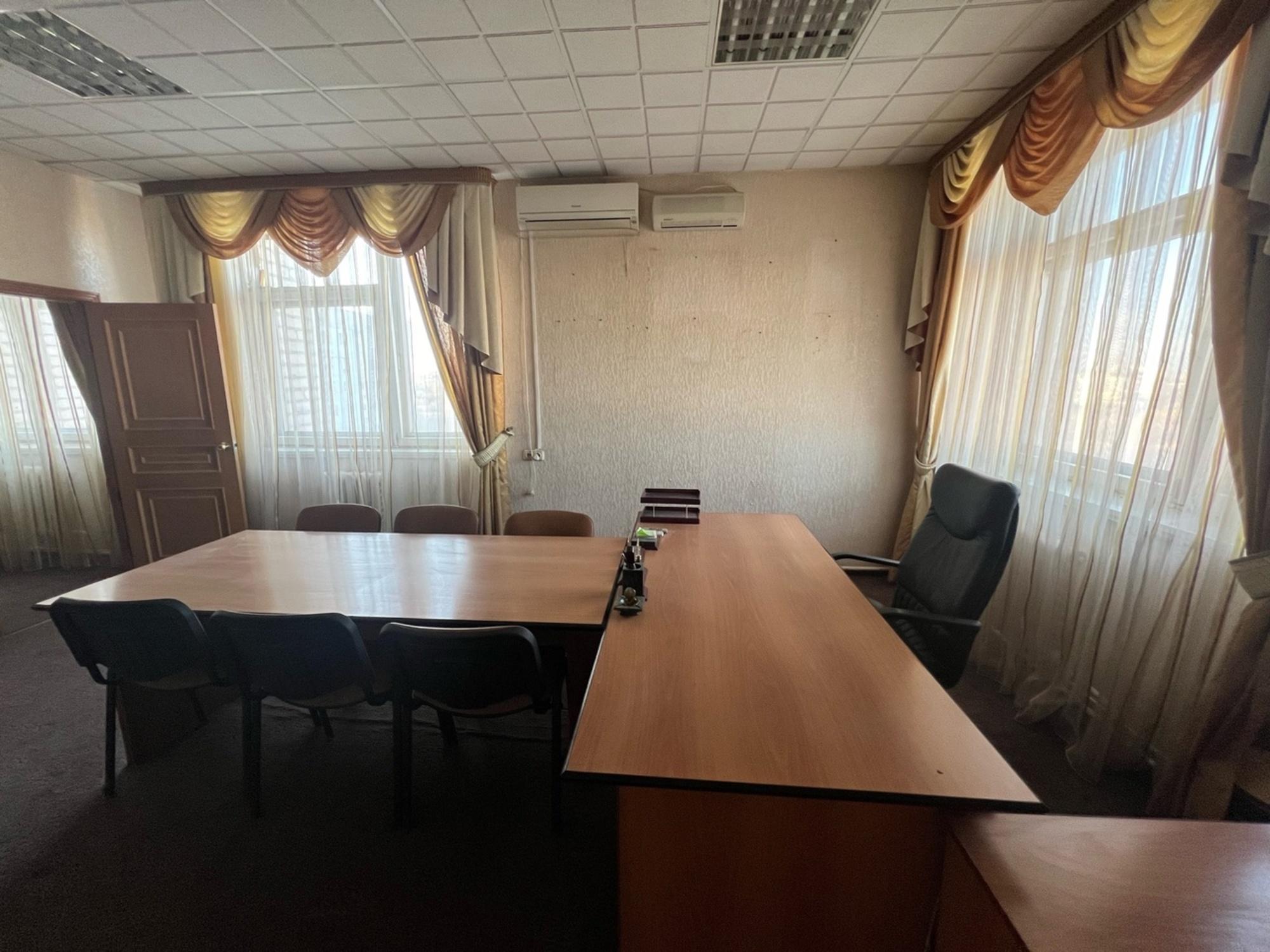 Сдать офис, помещение под офис за 42 300 рублей на г. Астрахань, Кировский р-н, ул. Победы, д. 53