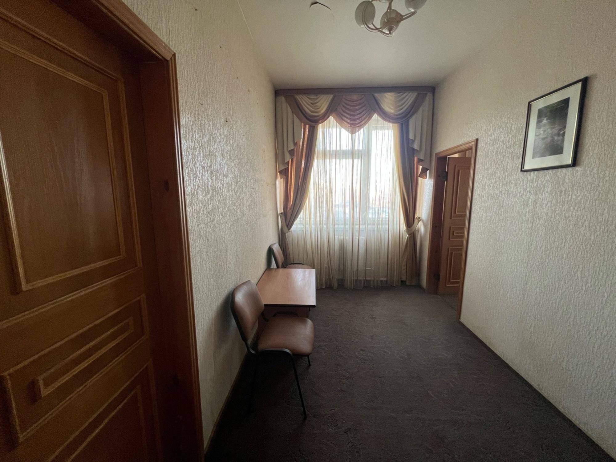 Сдать офис, помещение под офис за 42 300 рублей на г. Астрахань, Кировский р-н, ул. Победы, д. 53