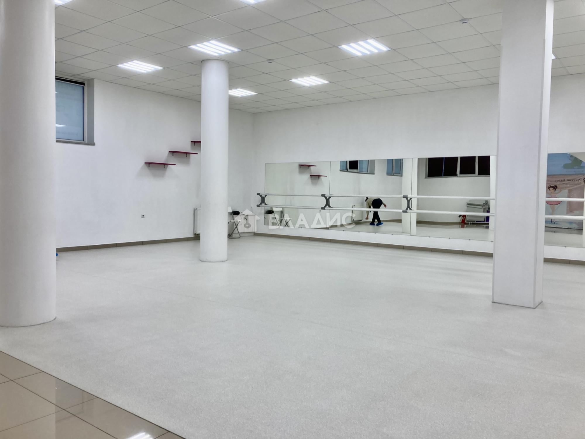 Купить офис, помещение под офис за 12 800 000 рублей на Олимпийский бульвар, 2