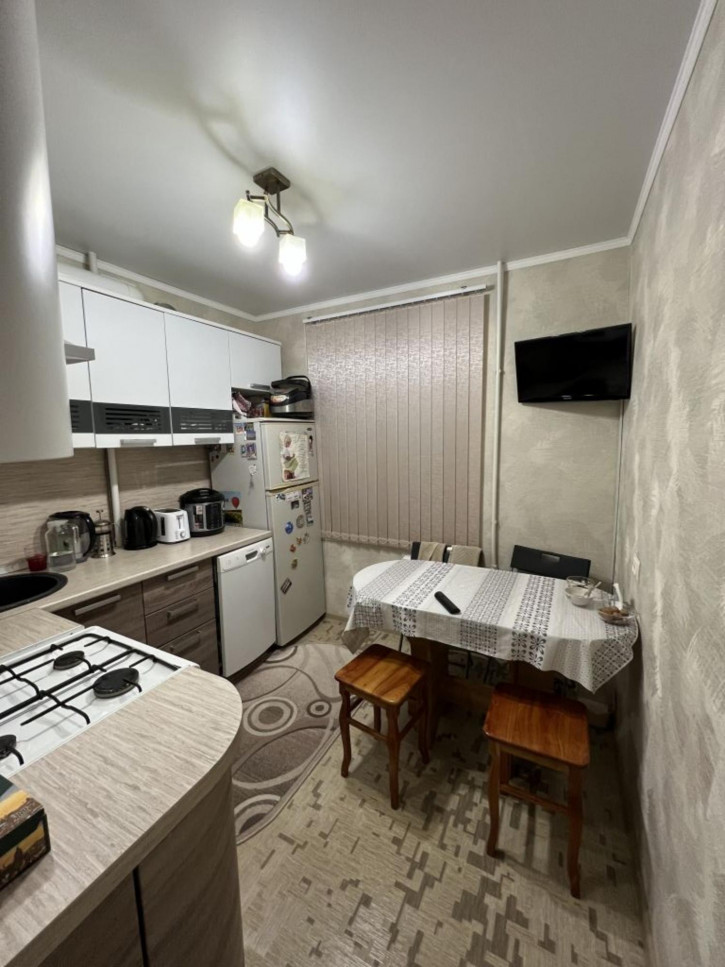3-комн квартира Долина Роз ул, 2