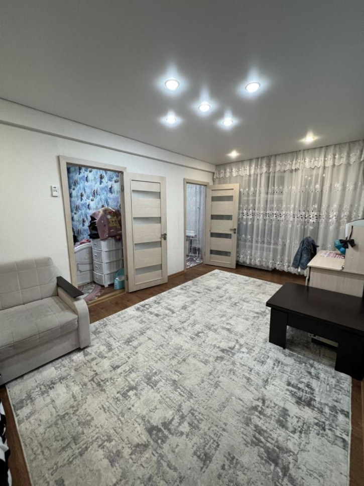 3-комн квартира Долина Роз ул, 4