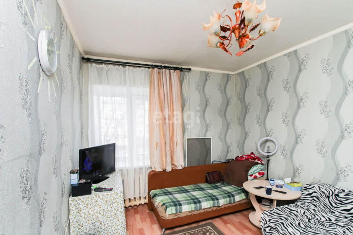 Комната Мира, 8