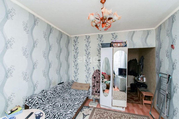 Комната Мира, 8
