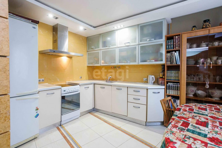 4-комн квартира Родонитовая, 5