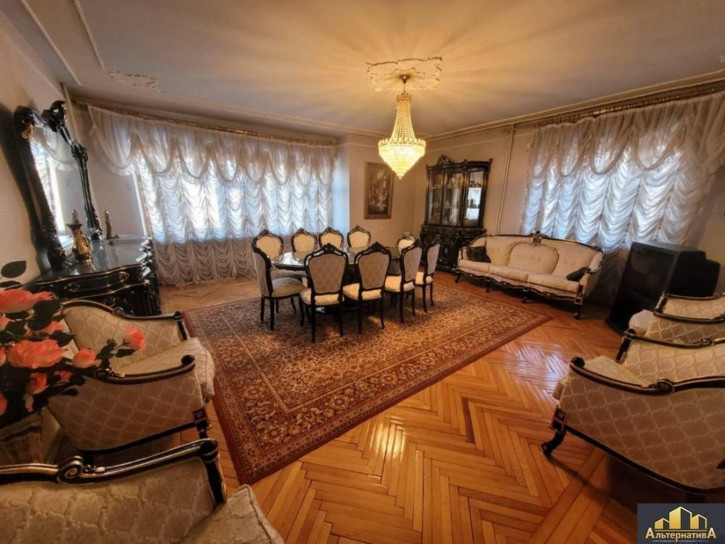 5-комн квартира Жуковского ул.