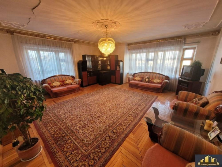5-комн квартира Жуковского ул.