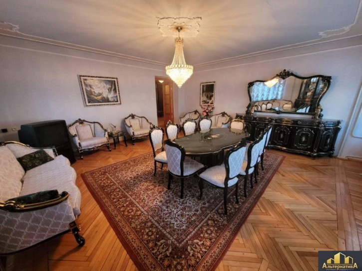 5-комн квартира Жуковского ул.